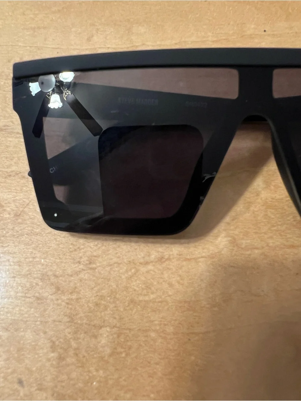 Steve Madden Black Sunglasses Temple Arm with Logo
